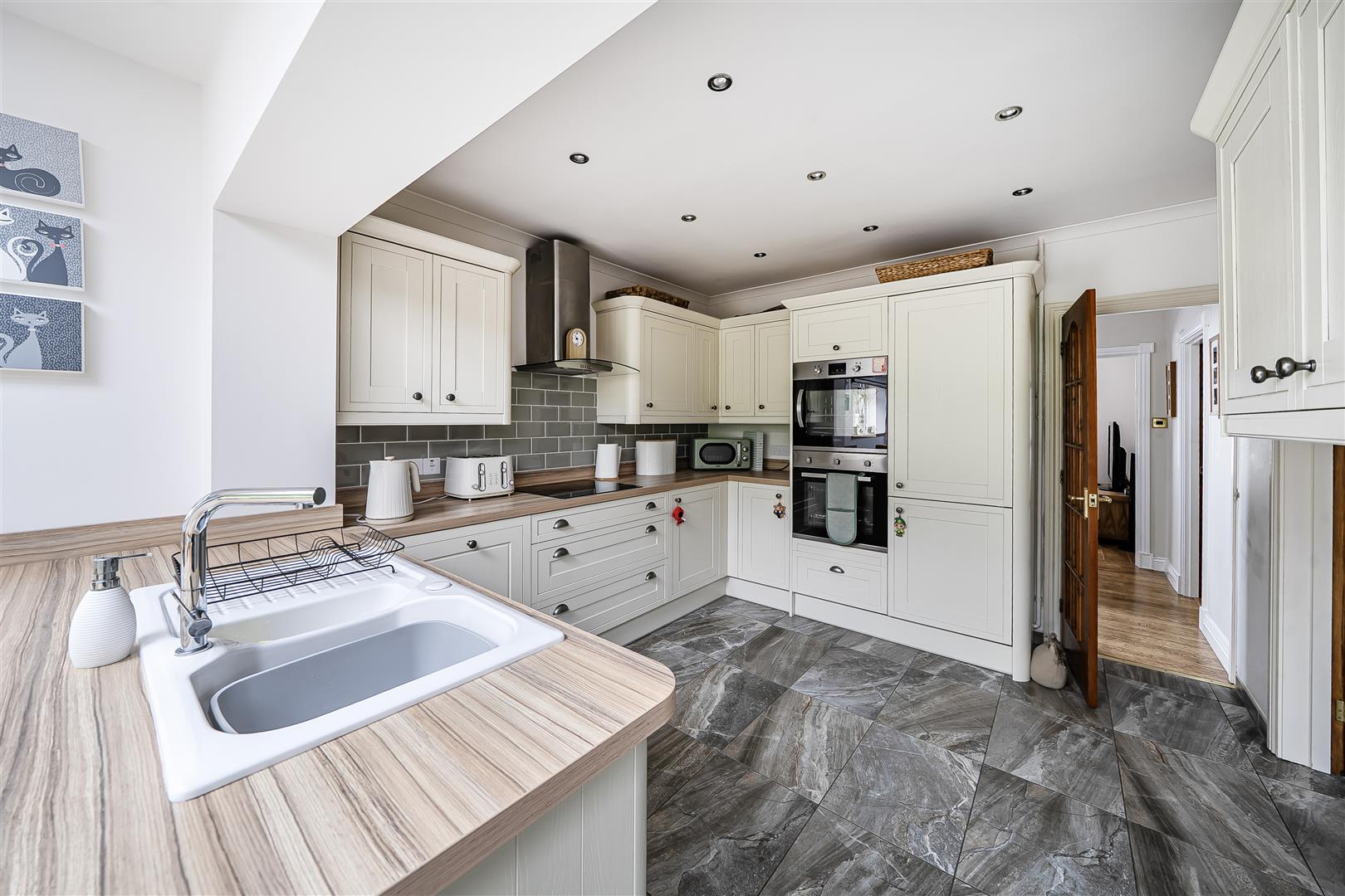 Woodfield Avenue, Pontlliw, Swansea, SA4 9EQ